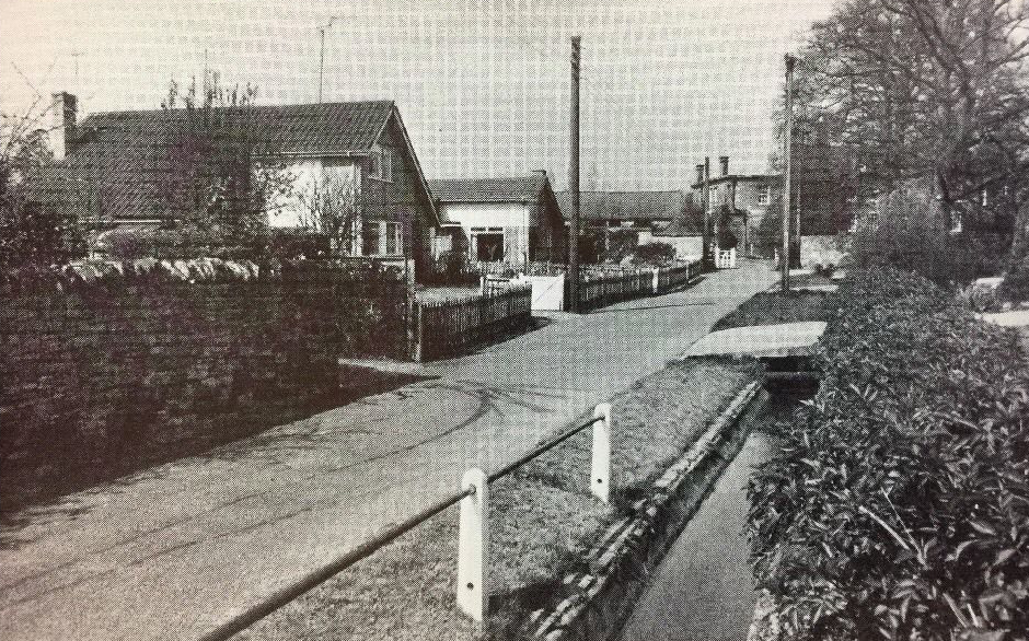 NetherHeyford_VintagePostcards_ManorWalk2